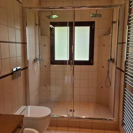 Villa Avec Piscine, Charmant Logement Complet Villa Menton
