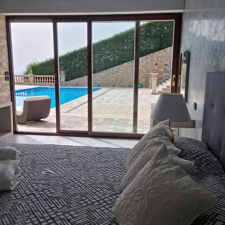 Villa Avec Piscine, Charmant Logement Complet Menton